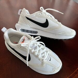 Women’s Nike Air Max Dawn White, Black, 8